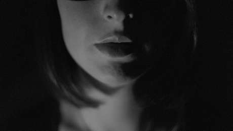 FUERTES IMÁGENES: Golpean hasta la muerte a una mujer travesti en plena calle de Brasil