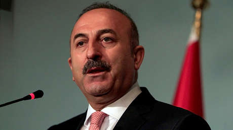 Países Bajos prohíbe aterrizar en el país al canciller turco, pese a las amenazas de Ankara