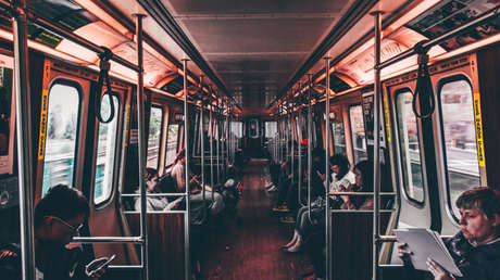 Hallan en un tren documentos confidenciales de la primera ministra británica Theresa May