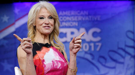 Asesora de Trump sugiere que un microondas podría haber espiado al presidente de EE.UU.