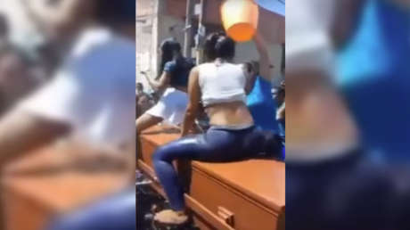Despedida con "perreo": El baile de reguetón sobre un ataúd que se ha vuelto viral
