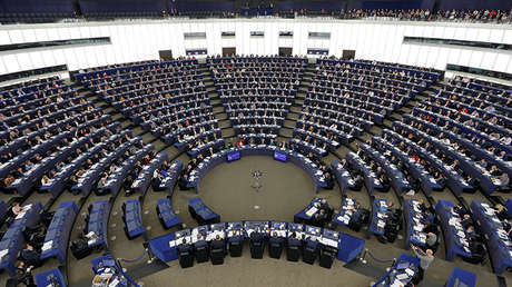 El Parlamento Europeo sanciona al diputado que asegura que las mujeres son "menos inteligentes"