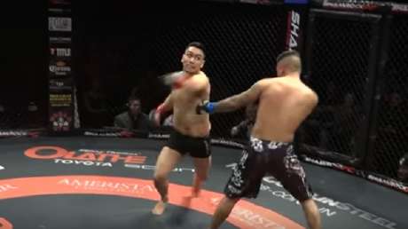 Increíble: Momento exacto en que dos luchadores se noquean al mismo tiempo