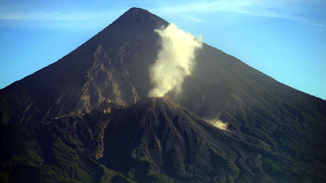 VIDEO: Este volcán latinoamericano erupciona cada hora desde hace casi un siglo