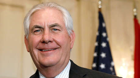 Rex Tillerson "descaradamente vigilado" por un soldado norcoreano en la zona desmilitarizada (FOTO)