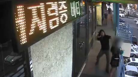 FUERTES IMÁGENES: Un hombre agrede brutalmente a una mujer a martillazos