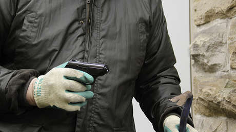 #ThugLife: Detienen a un ladrón atrapado en la ventana de una joyería (Foto)