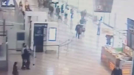 VIDEO: El momento exacto del ataque de un islamista contra una soldado en el aeropuerto de Orly