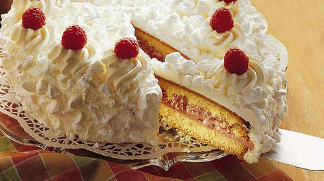 Un pastor afirma que un homosexual fue "liberado" gracias a un pastel preparado por exprostitutas 