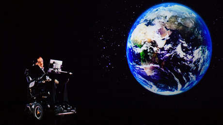 El holograma de Stephen Hawking da una conferencia en Hong Kong