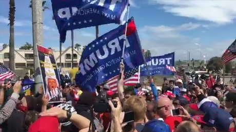 VIDEOS: Una manifestación en apoyo a Trump en una playa californiana termina en golpiza 