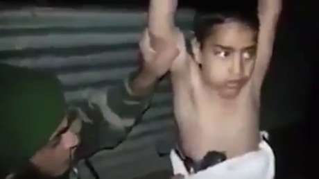 VIDEO: Detienen a un 'niño suicida' de 7 años que llevaba artefactos explosivos bajo su camiseta