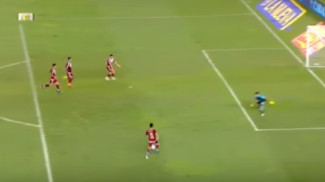 "¡Tocó, goool… no, no, nooo!": El épico fallo de River Plate está dando la vuelta al mundo
