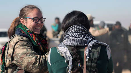 "Temen por su seguridad": La primera británica en combatir al EI acusa al MI5 de acosar a su familia