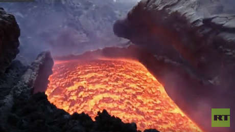 Video: Los espectaculares ríos de lava del Etna, vistos desde un dron 
