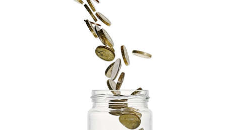 La libra y el euro se desploman tras la carta de Theresa May que activó el 'Brexit'