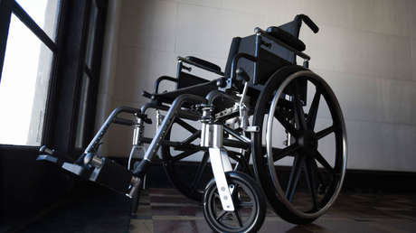 "Como a una cabra": Encadenan a una solicitante de asilo discapacitada en un aeropuerto británico