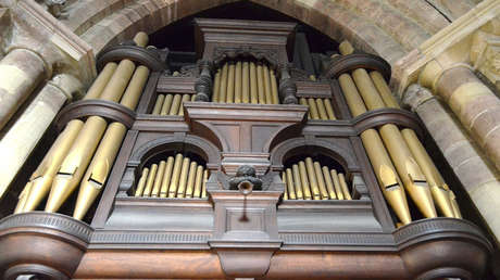 ¿Quién es esta mujer? Desvelan un rostro misterioso detrás de un órgano parroquial (FOTO)