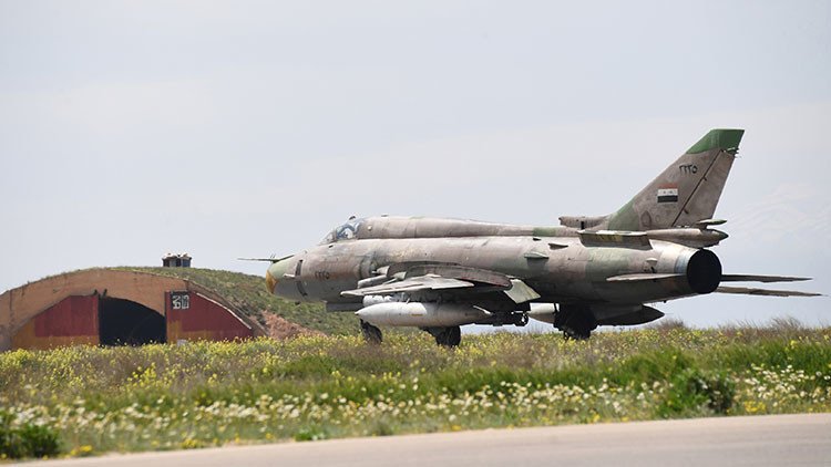 Trump explica por qué la pista de aterrizaje de la base siria quedó intacta