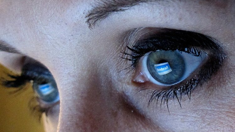 Cómo Facebook 'hackea' su cerebro: revelan los trucos que usan las 'apps' para provocar adicción