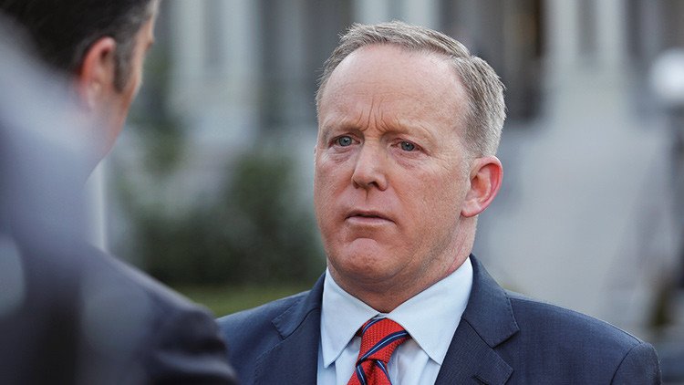 Al portavoz de la Casa Blanca 'se le escapa' que Trump busca "desestabilizar" Siria (VIDEO)