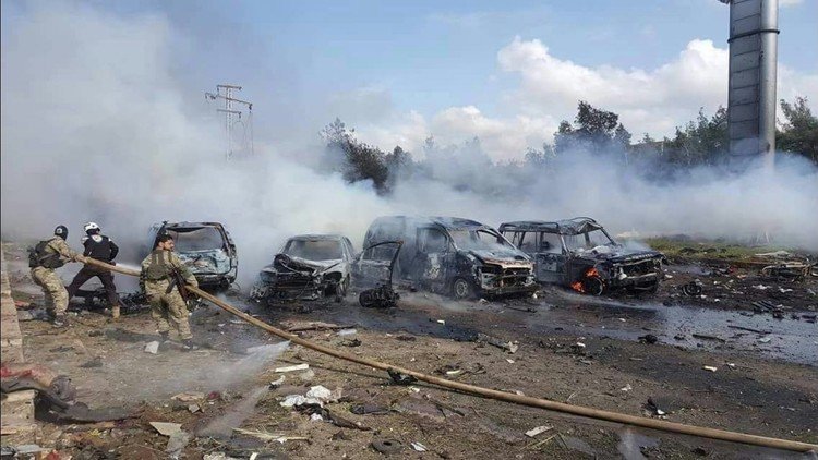 FUERTES IMÁGENES: Decenas de muertos en una explosión contra un convoy de autobuses cerca de Alepo