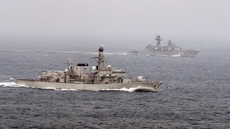 '¡Vienen los rusos!': El paso de 4 buques de Rusia por aguas internacionales alarma al Reino Unido