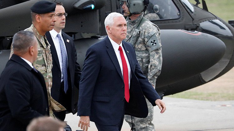 Mike Pence visita un campamento militar cerca de la zona desmilitarizada de Corea