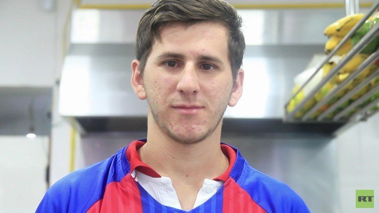 ¿Es él?: Un joven 'revienta' la Red por su gran parecido con el astro argentino Lionel Messi (VIDEO)