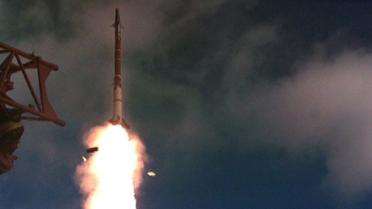 Israel "intercepta un objetivo" con un misil en los Altos del Golán