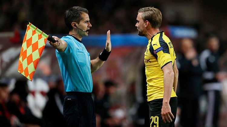 La FIFA revela la lista de árbitros que dirigirán la Copa Confederaciones