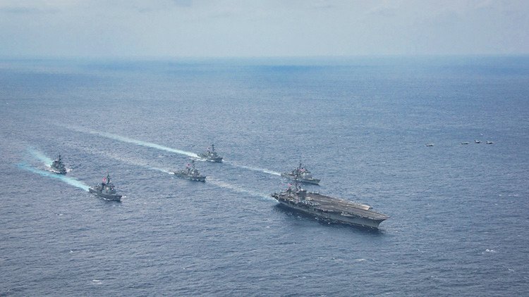 El portaaviones estadounidense USS Carl Vinson llega al mar del Japón