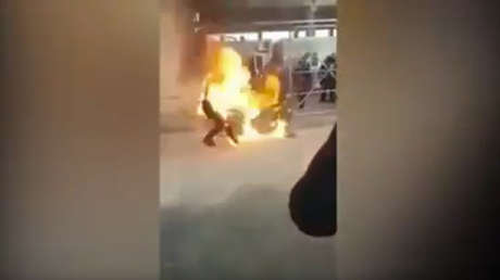 Refugiado sirio se prende fuego desesperado por no obtener asilo (FUERTE VIDEO)