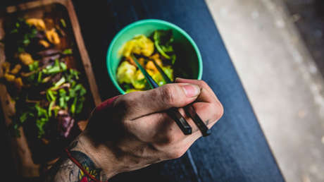 Un paciente de un manicomio mata a tres personas con palillos en China