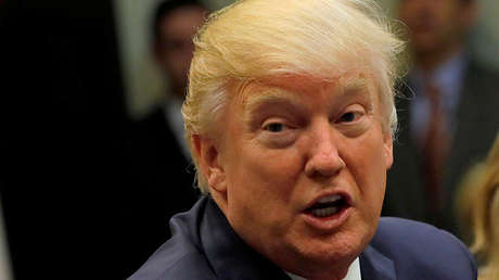 Trump: "Los medios exageran los 'lazos con Rusia' y pasan por alto la vigilancia de Obama"