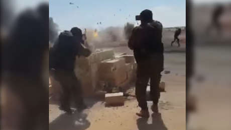 FUERTES IMÁGENES: Terroristas del Estado Islámico saltan en pedazos en un puesto de control sirio