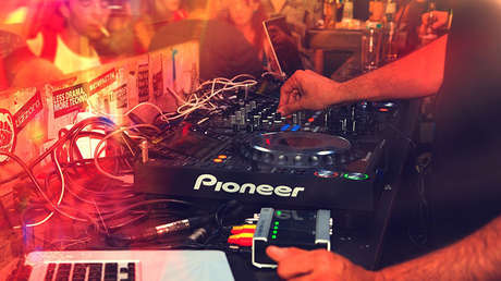  VIDEO: Cierra un club en Túnez después de un DJ remezclara una llamada a la oración musulmana