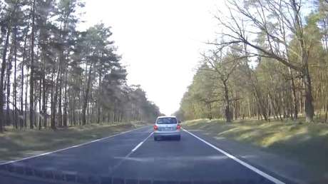 Intenta un adelantamiento múltiple y se encuentra con ‘casi’ el peor escenario posible