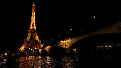 VIDEO: París apaga las luces de la Torre Eiffel por las víctimas del atentado en San Petersburgo