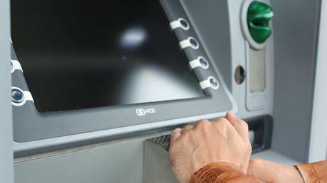 Revelan dos ingeniosos métodos utilizados por delincuentes para vaciar cajeros automáticos