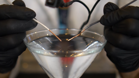 ¿Qué pasa si mezclas agua con electricidad? (Ya te dio miedo, ¿no?)