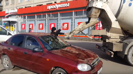 Su mujer decidió cambiarse el apellido y él se vengó de la manera más cruel posible