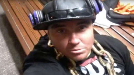 Un rapero australiano se lanza al mar para no pagar la cuenta de un restaurante (VIDEO)