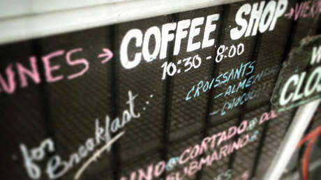 "No se permiten perros ni mexicanos": Polémico cartel de un bar en Uruguay causa protestas en México