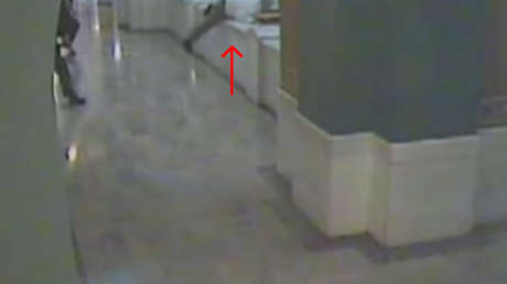 Video escalofriante: escapa de la pena de muerte saltando desde el cuarto piso