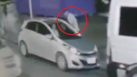 Roba el coche a la persona equivocada: al poner la primera marcha ya era hombre muerto