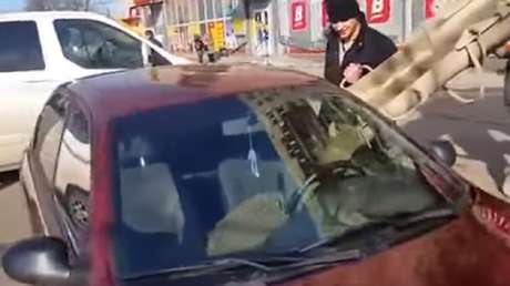 Una venganza muy loca: "¿Te cambias el apellido? Pues te lleno el coche de cemento"