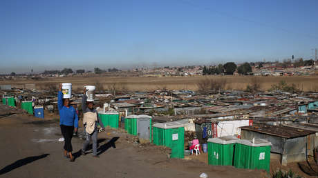 Una multitud intenta linchar a un 'vampiro' que degolló y bebió la sangre de un niño en Sudáfrica