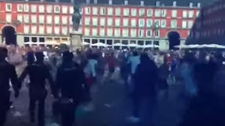 "Españoles bastardos, Gibraltar es nuestro": Ultras del Leicester atacan a la Policía en Madrid