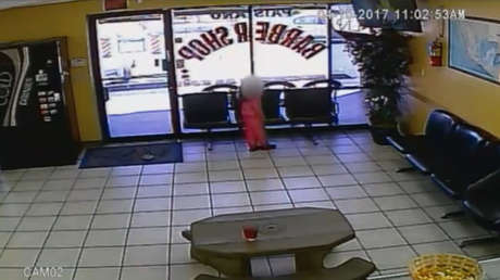 Video escalofriante: Niña de 4 años sobrevive a un tiroteo en una peluquería